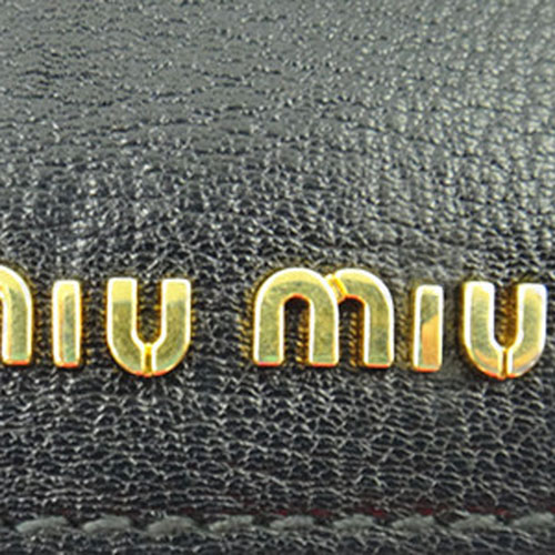 MIUMIU包LOGO修補(bǔ)