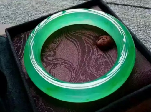 玉鐲斷了怎么辦？哪里可以修復？
