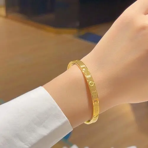 愛(ài)美女性必備的手鐲拋光技巧，一起來(lái)學(xué)習(xí)吧！