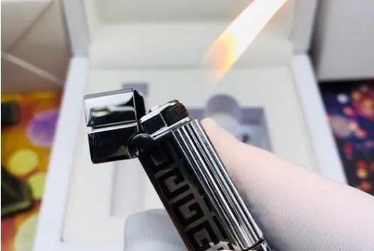 紀梵希火機砂輪怎么換（紀梵希2000打火機怎么換砂輪）