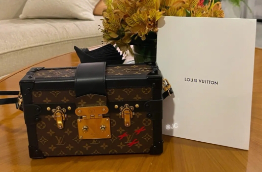 如何修復 LV Petite Malle 邊油磨損