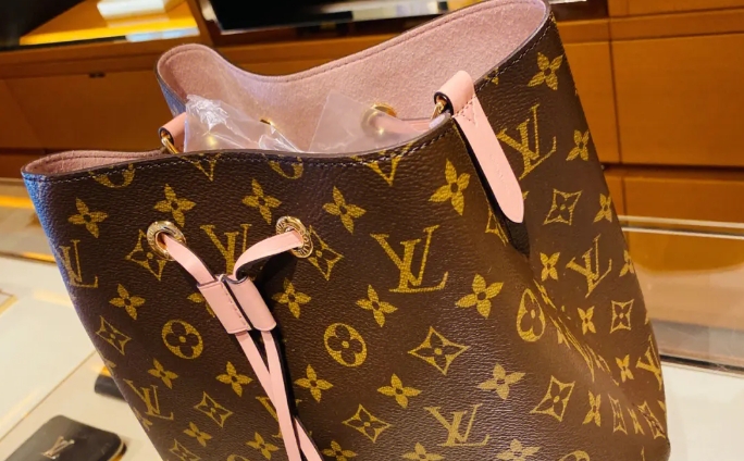 lv水桶包內襯臟了怎么清洗（lv水桶包內里臟了怎么清理）