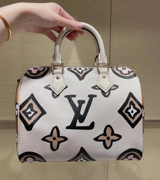 如何找到專業的LV包包修復服務？LV包包修復一般需要多長時間？