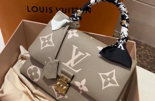 LV包包維修可以修復(fù)布料嗎？LV包包維修可以修復(fù)金屬銹蝕嗎？