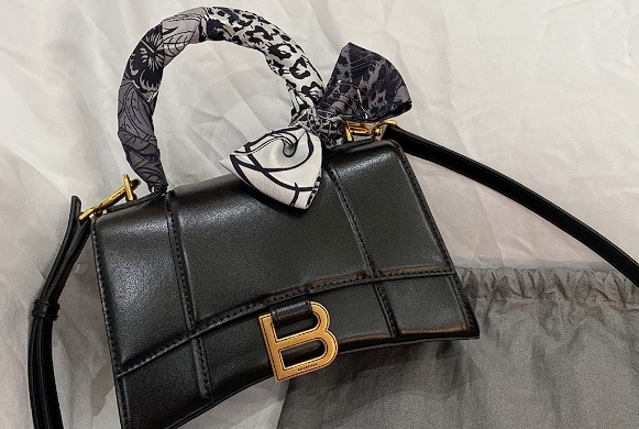 Balenciaga包包如何清洗和去除劃痕？
