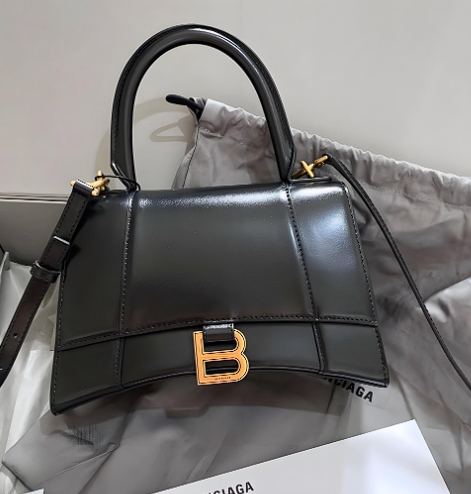 Balenciaga包包如何清洗和去除劃痕？