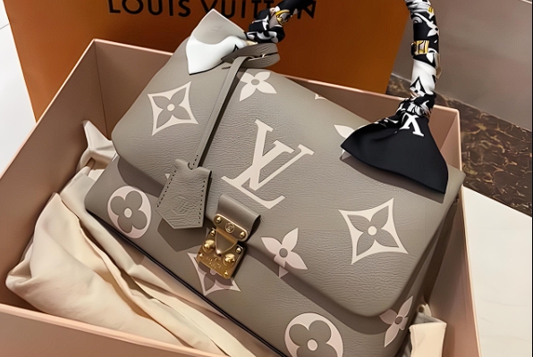 lv包包染色怎么清洗？lv包包染色清洗去哪里？