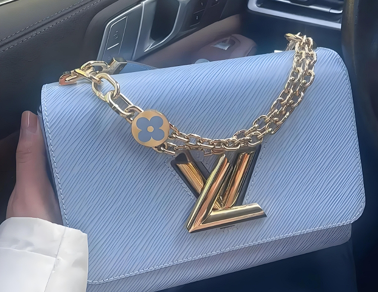 LV 包包的肩帶斷了，維修需要多久？