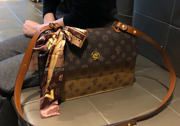 LV包包維修可以修復(fù)斷裂的手柄嗎？去哪里修復(fù)？