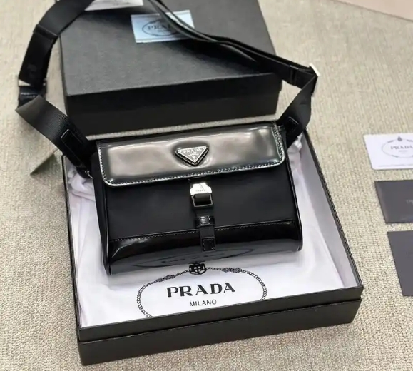 普拉達(dá)包包維修保養(yǎng)怎樣避免被坑？