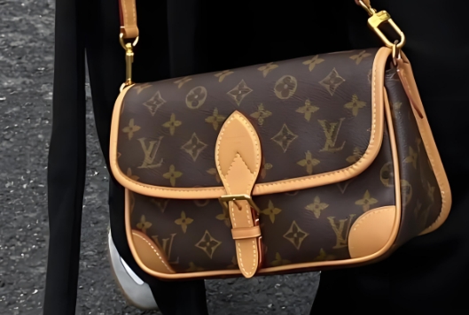 LV包包修復一般多少錢？lv包包修復過還能過檢嗎？