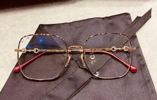 gucci眼鏡鏡腿掉了能修嗎多少錢？